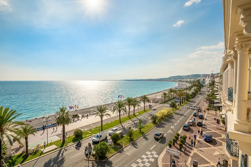 Nice : Un touriste poignardé sur la promenade des Anglais, quatre suspects en fuite