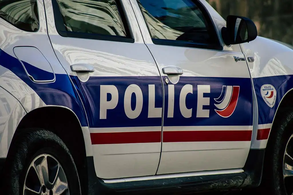 Homme tué devant son enfant à Nîmes : trois suspects armés d'une Kalachnikov interpellés à Marseille