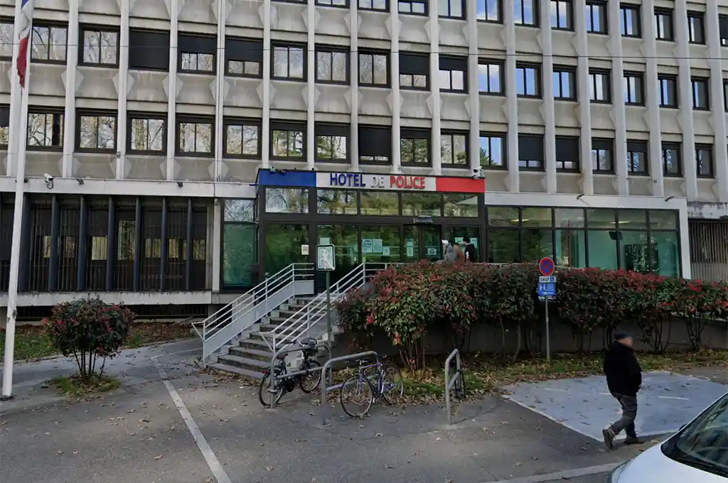 «Violeur à la trottinette» à Grenoble : Mis en examen et écroué, le suspect n'a reconnu qu'un viol
