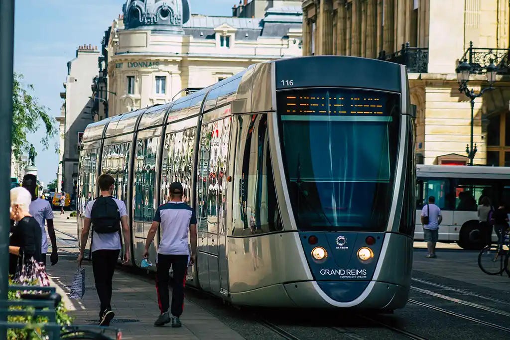 Reims : Un homme en situation irrégulière menace de «faire tout sauter» dans le tramway et hurle «Allah Akbar»