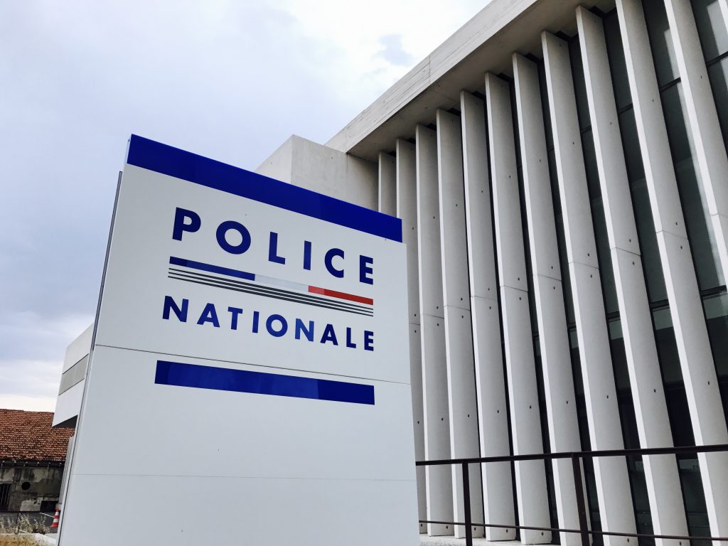 Alpes-Maritimes : Un restaurateur fait enlever son employé soupçonné de vol et le passe à tabac