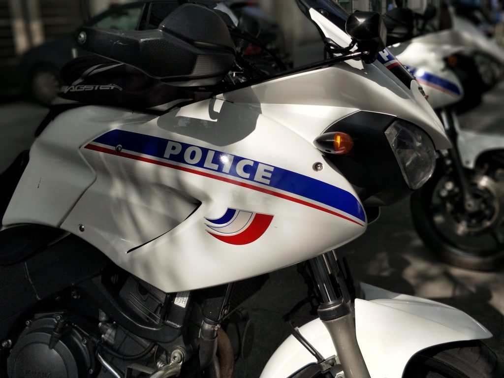 Montpellier : À scooter, il refuse le contrôle et percute délibérément deux policiers qui sont grièvement blessés