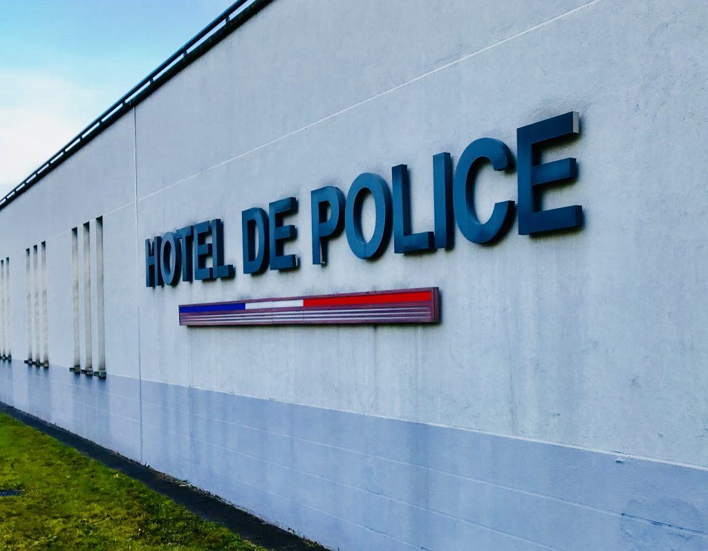 Yvelines : 2 policiers mis en examen pour le vol d’une moto