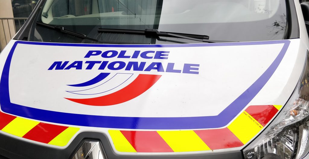 Aisne : Âgé de 15 ans, il tente de fuir en voiture et percute un véhicule de police