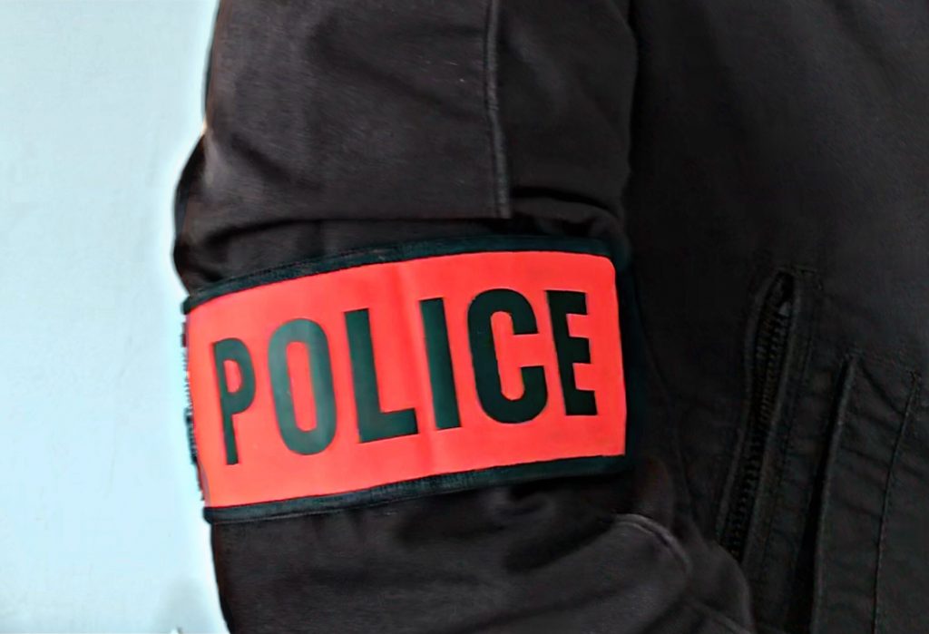Paris : Un Afghan de 19 ans tente d’égorger un policier avec un tesson