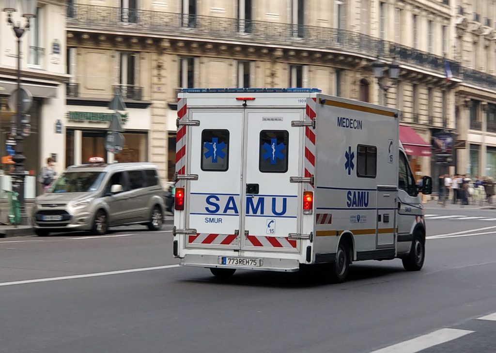 Paris : Un enfant de 3 ans entre la vie et la mort après une chute du 3ème étage