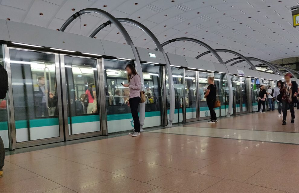 Paris : Attaque à l'acide dans le métro, une personne entre la vie et la mort.