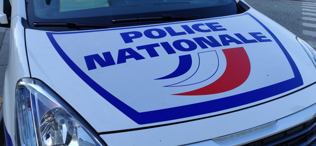 Yvelines : Une femme et son fils attaqués en pleine nuit à leur domicile par 3 individus armés