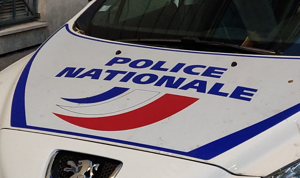 Rhône : Un policier violemment frappé lors d’un contrôle, son agression a été filmée
