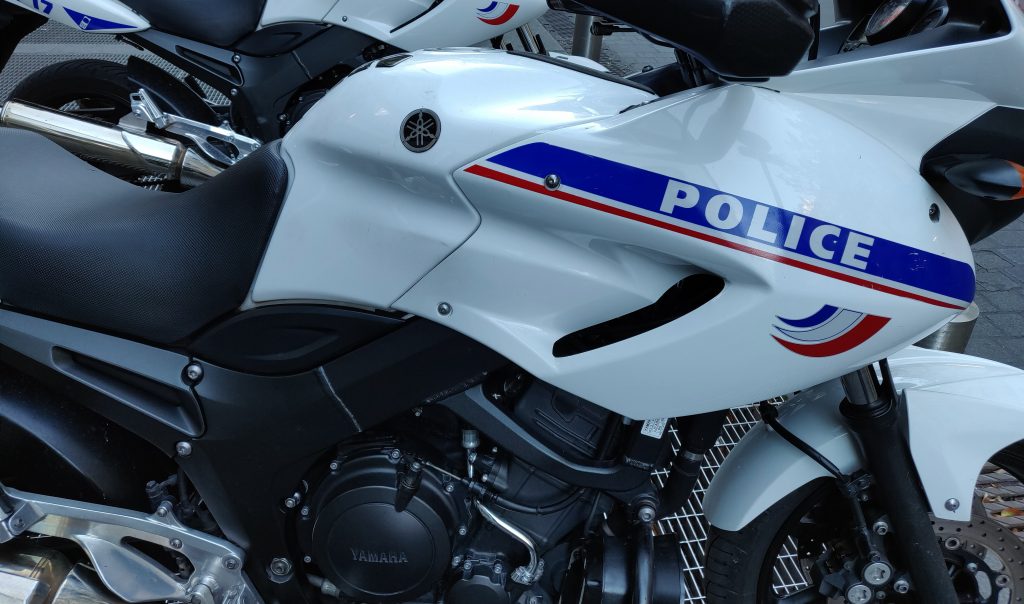Deux-Sèvres : Un motard de la police nationale meurt dans un accident en service sur l'A10