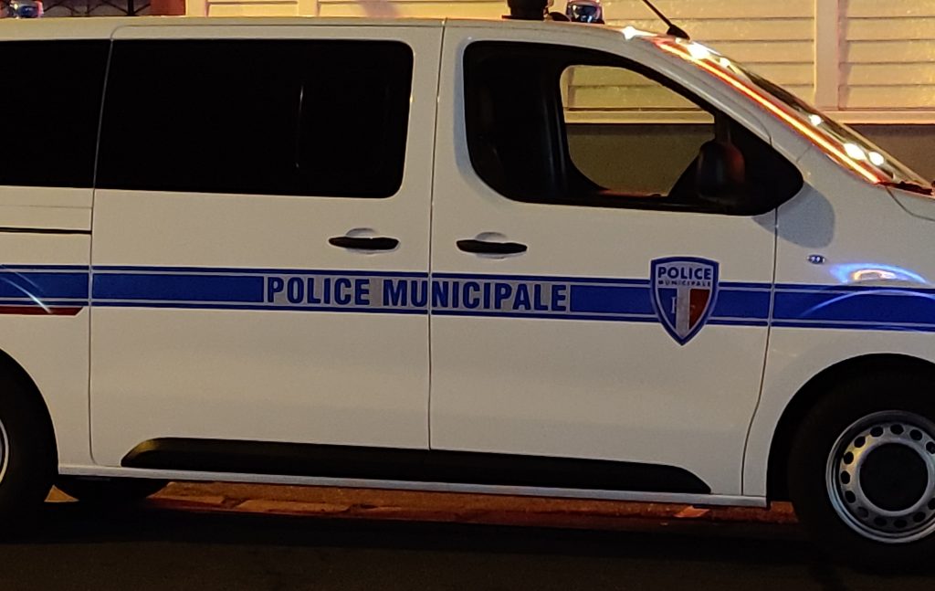 Dordogne : Alcoolisé et sans permis, le chauffard force un barrage de police