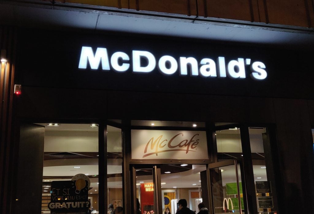 Loiret : Il braque un McDonald's où dînent des gendarmes hors service et termine en garde à vue