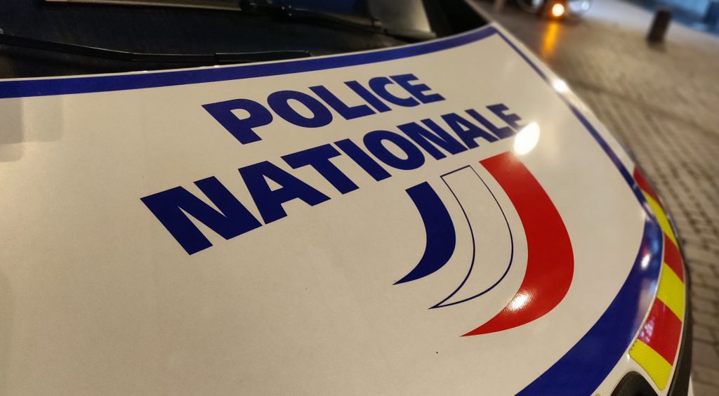 Val-d'Oise : Un adolescent interpellé et mis en examen pour avoir jeté de l'acide sur les policiers.