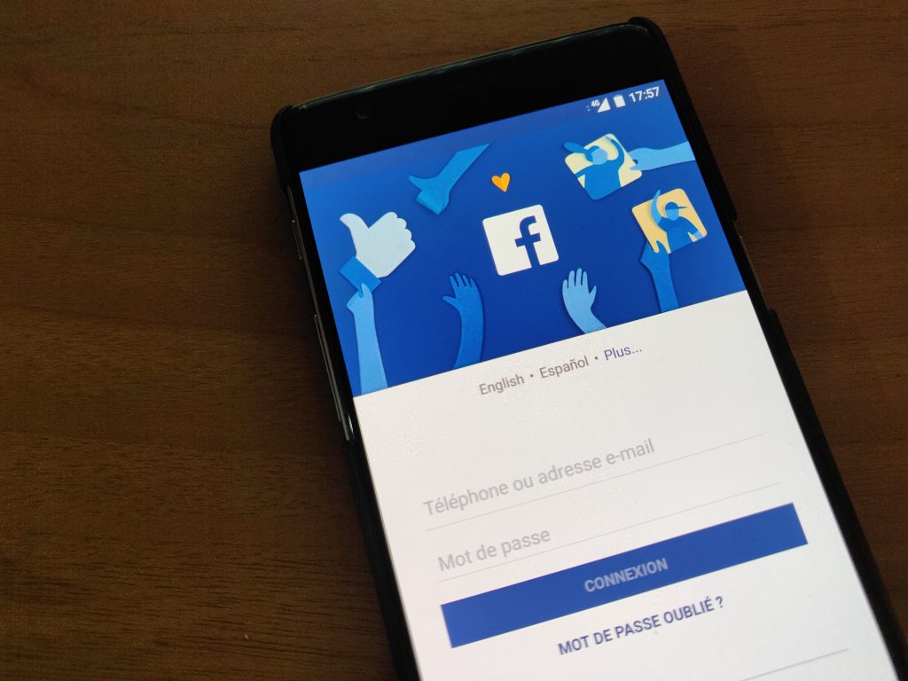 Facebook fournira désormais les adresses IP des auteurs de messages haineux à la justice française