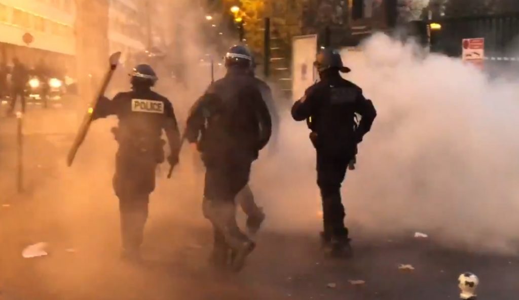 Seine-Maritime : Une caméra de la ville incendiée, les pompiers et policiers ciblés par des tirs de mortiers d'artifice