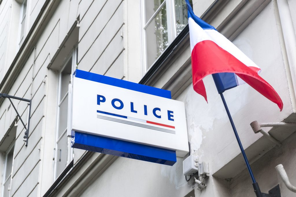 Paris : Une policière interpellée avec ses trois complices en plein braquage