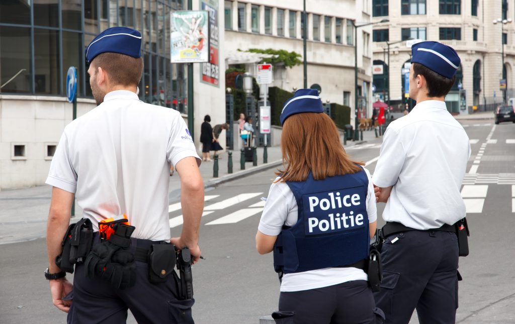 Belgique : Il poignarde un policier, la justice le relâche dès le lendemain