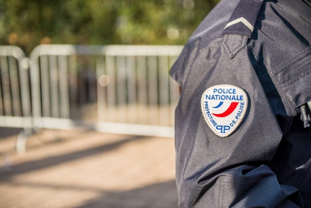 Confinement : À Paris, un passant contrôlé n'avait pas d'attestation de sortie... mais un sac rempli de cannabis