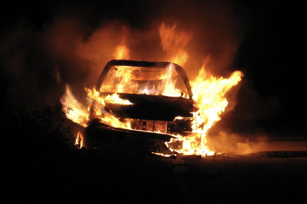 Essonne : Il tente de s’immoler par le feu dans sa voiture, qui explose