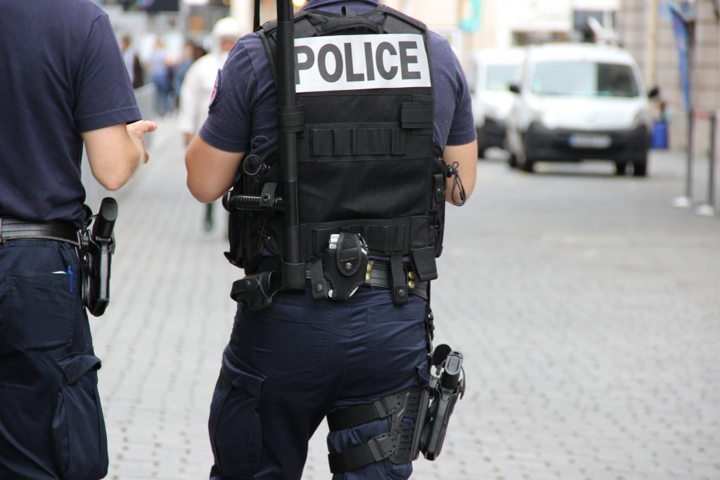 Toulouse : Contrôlé par les policiers, il tente de se saisir d'un revolver caché dans son dos