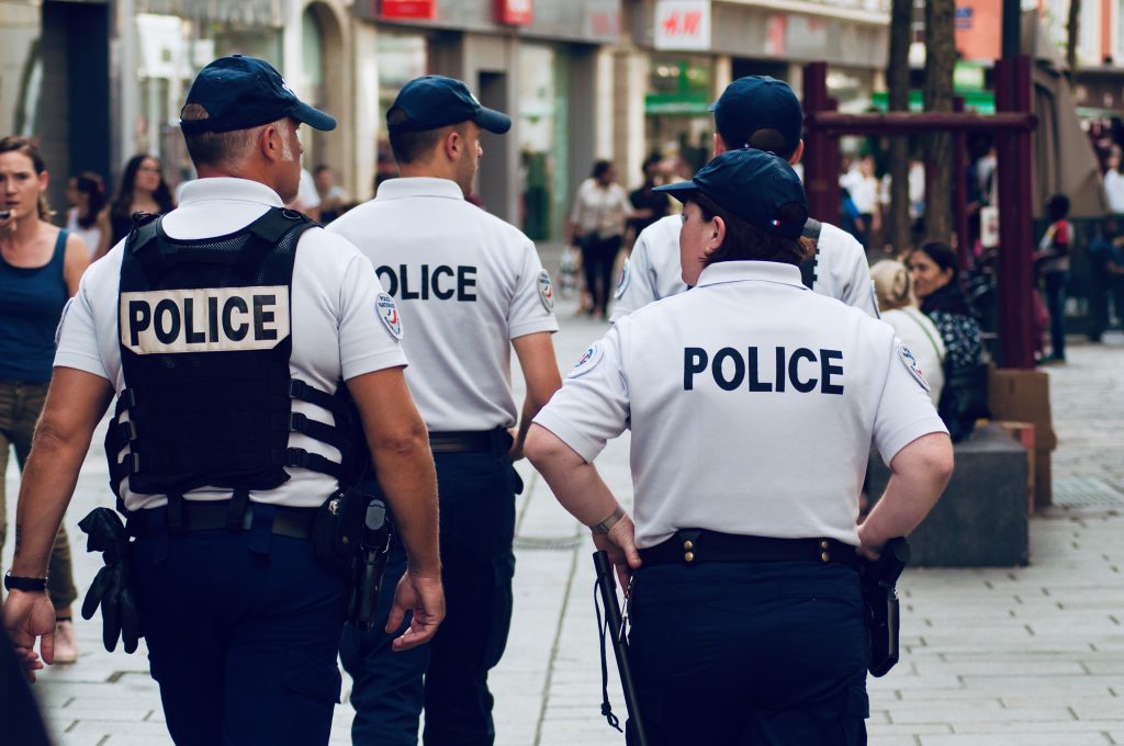 Maine-et-Loire : Un policier porte secours à un homme suicidaire et se fait mordre