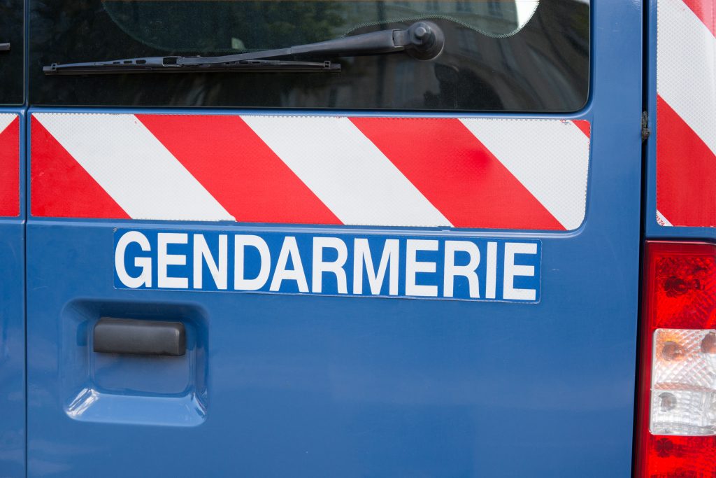 Deux-Sèvres : Le corps d'un homme découvert dans un mobil-home incendié, un suspect interpellé
