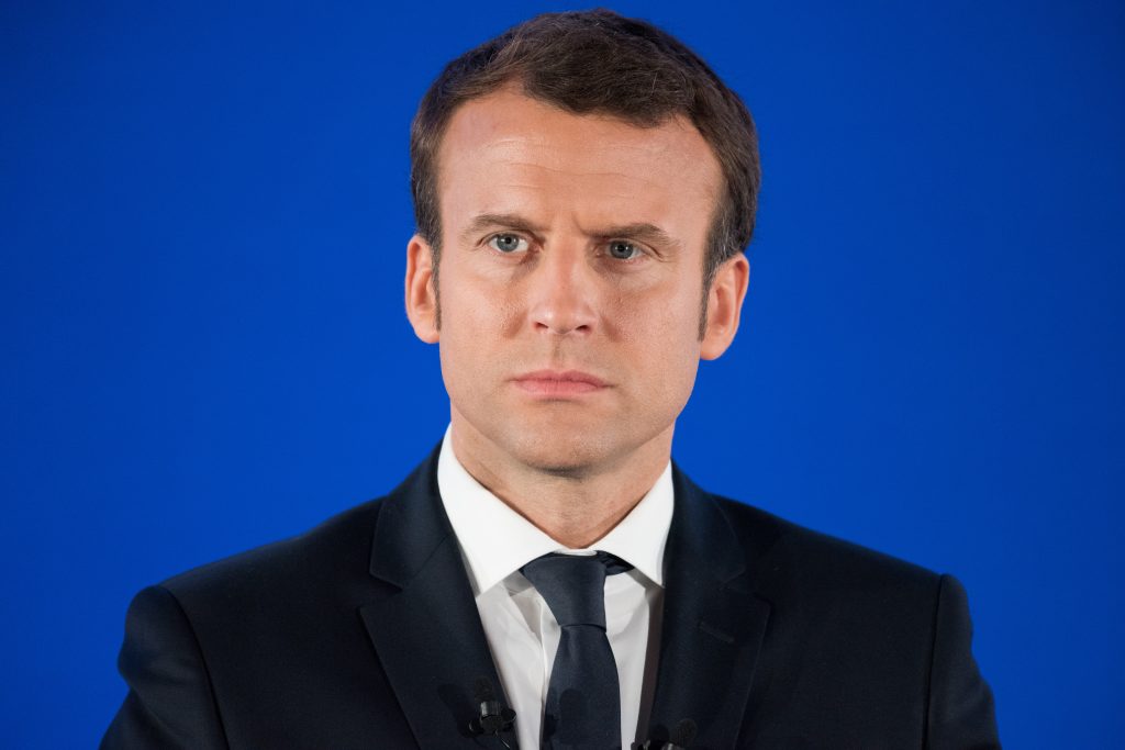 Coronavirus : Emmanuel Macron annonce la réquisition de tous les masques de protection respiratoire
