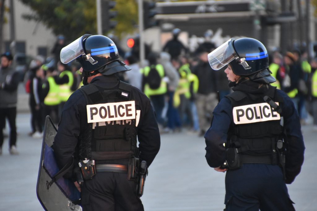 Des policiers visés par des «bombes d'excréments» durant la manifestation des Gilets jaunes à Marseille et à Montpellier.