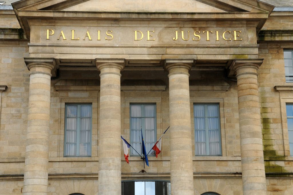 Rennes : La justice condamne un dealer qui avait braqué son client avec un fusil à pompe.
