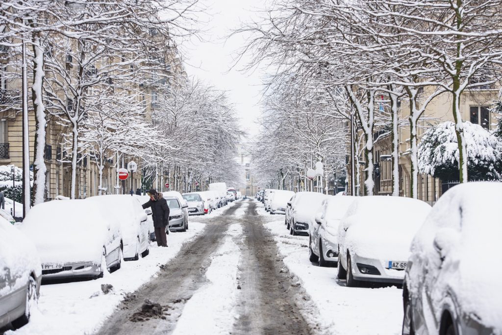 Alerte neige et verglas en Île-de-France, et dans 16 départements.