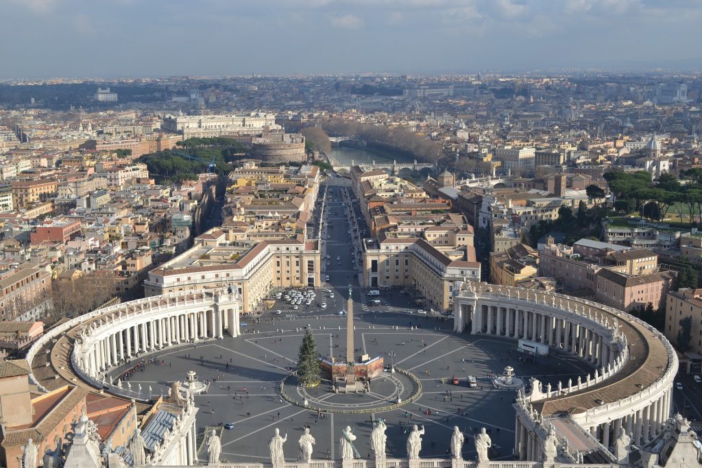Le numéro 3 du Vatican condamné pour pédophilie.