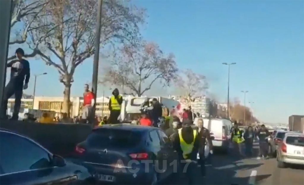 Fourgon de police attaqué à Lyon : un suspect de 23 ans placé en garde à vue