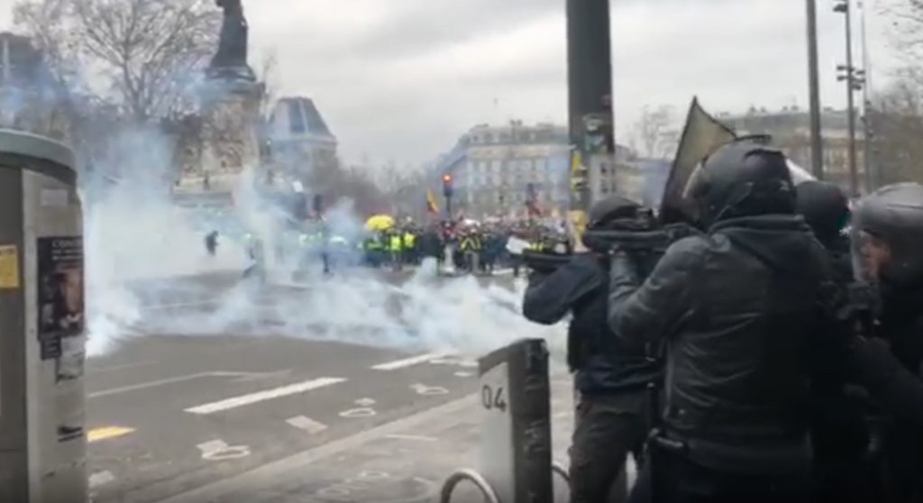 Gilets jaunes à Paris : Violents incidents place de la République.