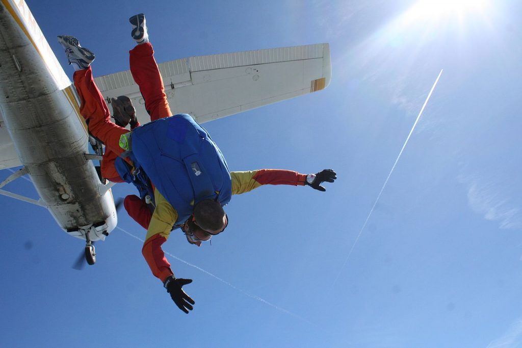 Gard : Un homme trouve la mort accidentellement lors d’un saut en parachute