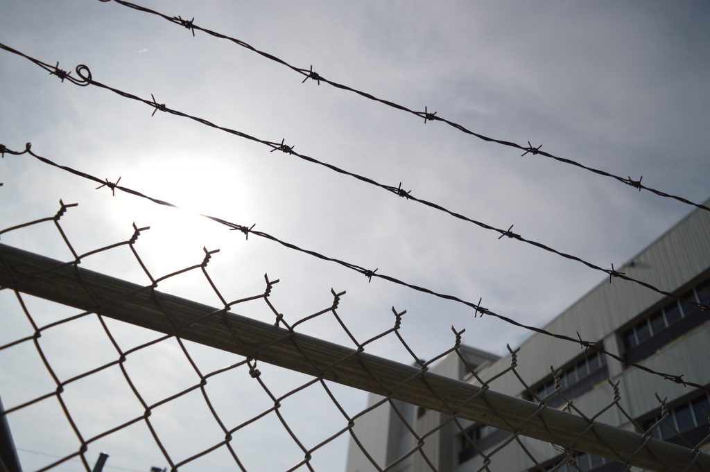 Rhône : Ils découpent le grillage d’enceinte de la prison à la disqueuse