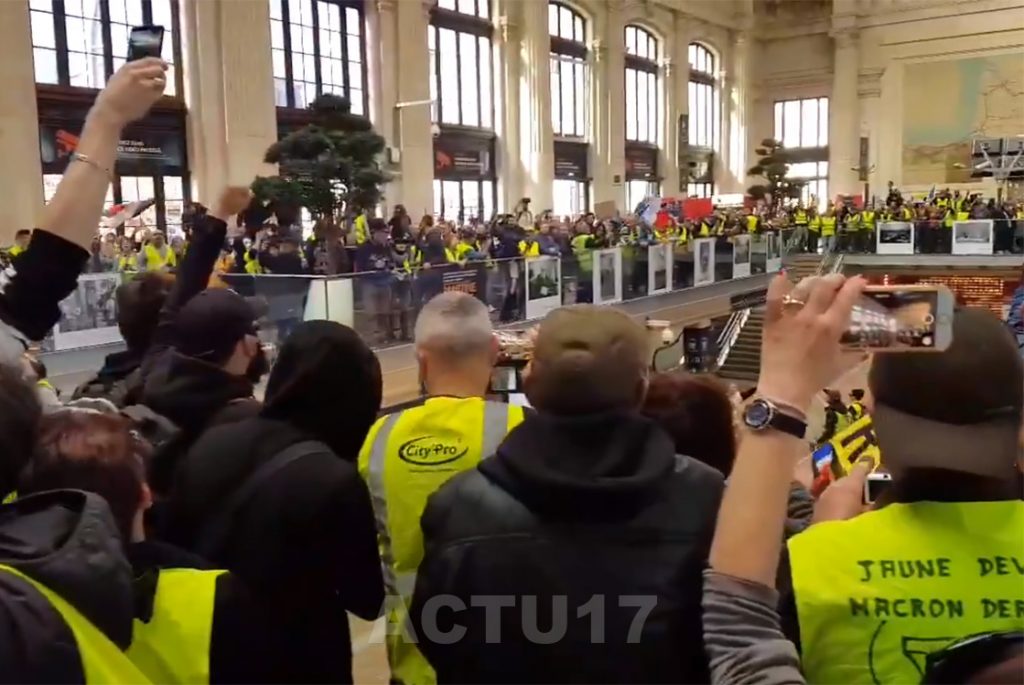 Gilets jaunes à Bordeaux : La gare Saint-Jean a été envahie par les manifestants.
