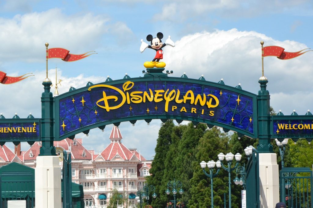 Disneyland Paris : Il consomme du LSD  et disparaît dans un plan d’eau