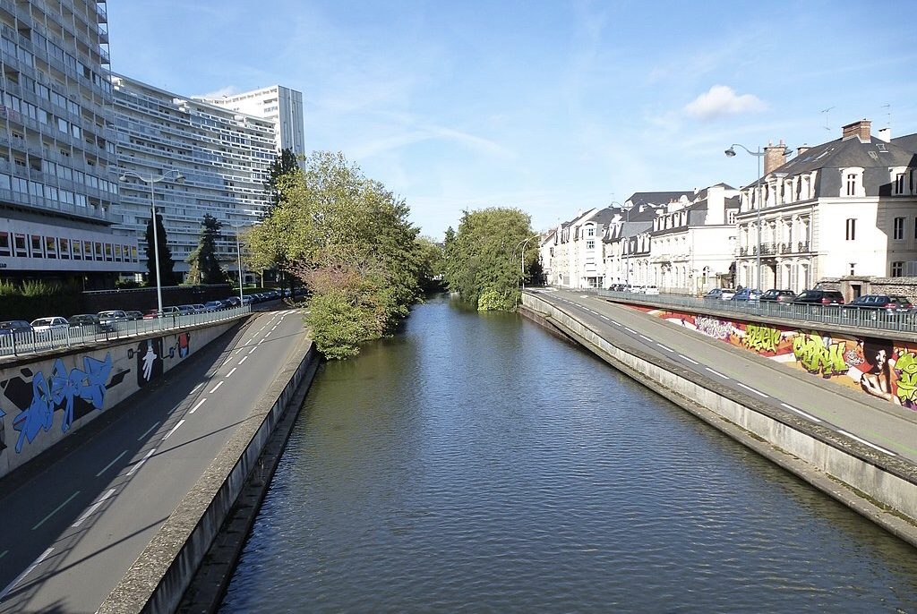 Rennes : Elle tombe avec son fauteuil roulant dans le canal, les policiers plongent
