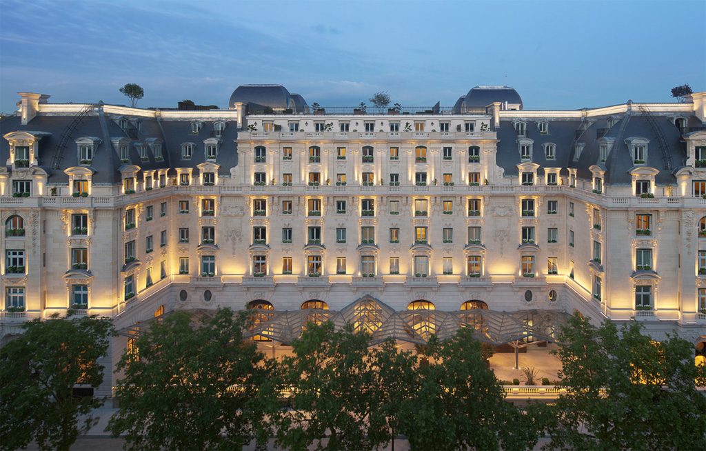 Paris : L'hôtel Peninsula attaqué par plusieurs individus encagoulés et armés, plus de 350 000 euros de butin