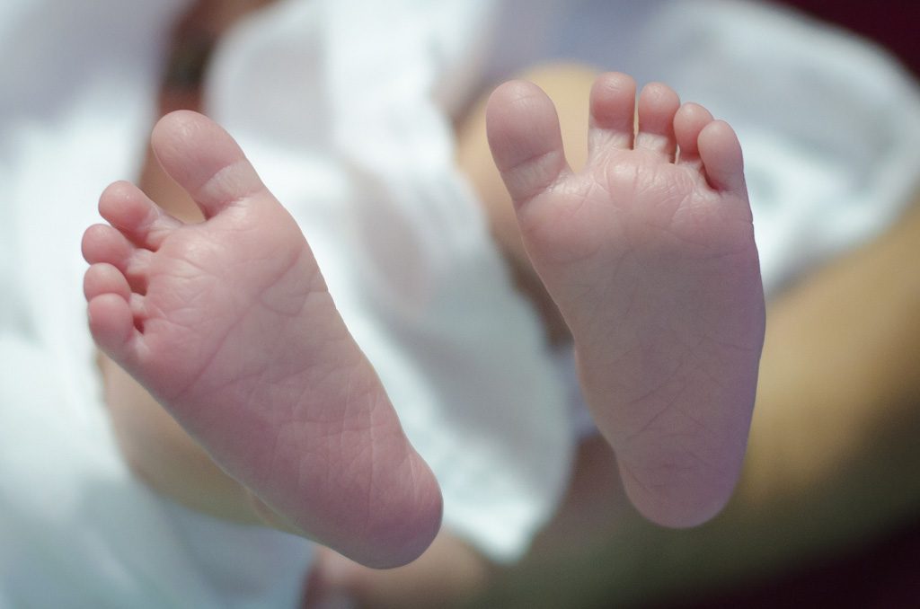 Alpes-Maritimes : Un bébé de 2 mois hospitalisé entre la vie et la mort, ses parents placés en garde à vue