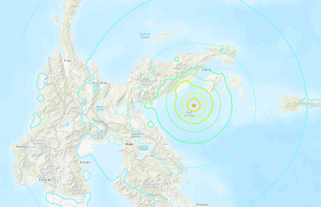 Indonésie : Un séisme de magnitude 6,8 secoue l’île des Célèbes, provoquant une alerte au tsunami