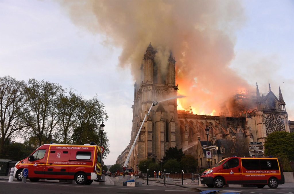 Incendie à Notre-Dame : Un appel international aux dons et déjà des millions d'euros récoltés