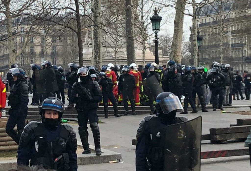L'état de santé du policier qui a fait un malaise cardiaque à Paris le 23 mars s'est amélioré