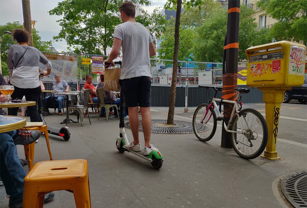 Paris : Le stationnement des trottinettes électriques sur les trottoirs sera strictement interdit