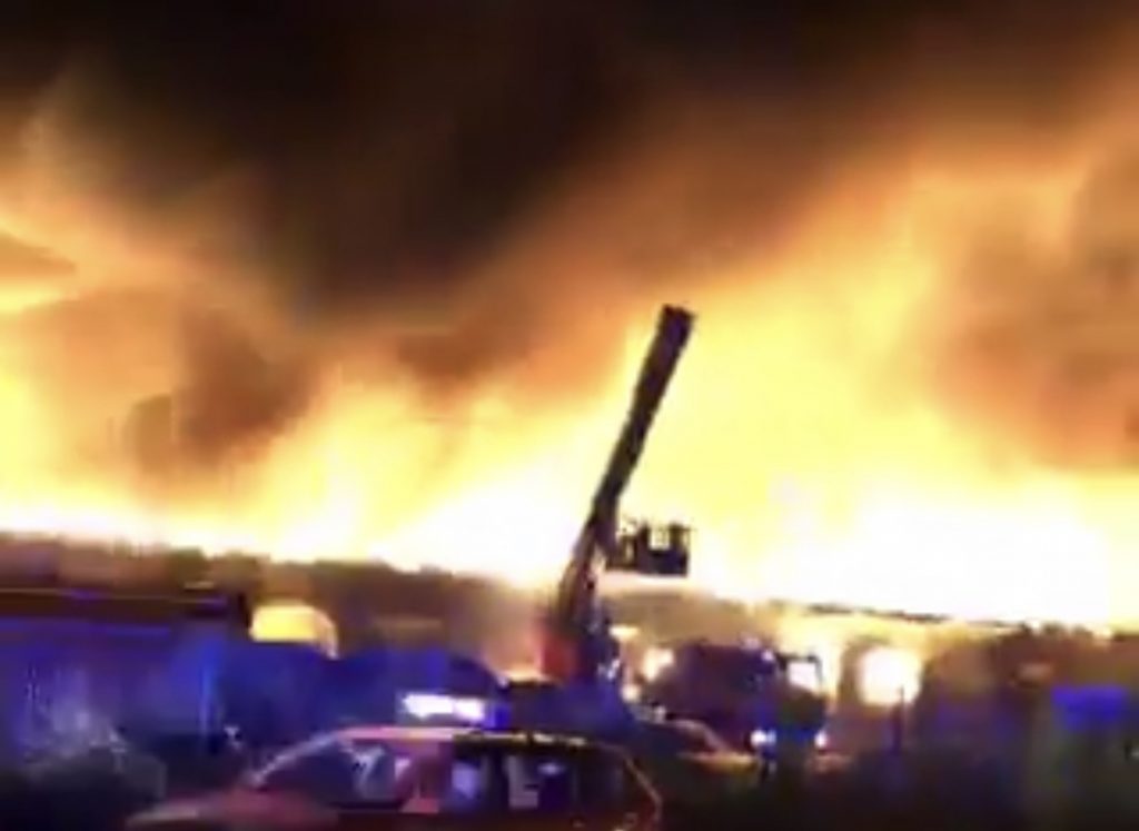 Mulhouse : Un énorme incendie ravage 8 000 m2 à la gare du Nord