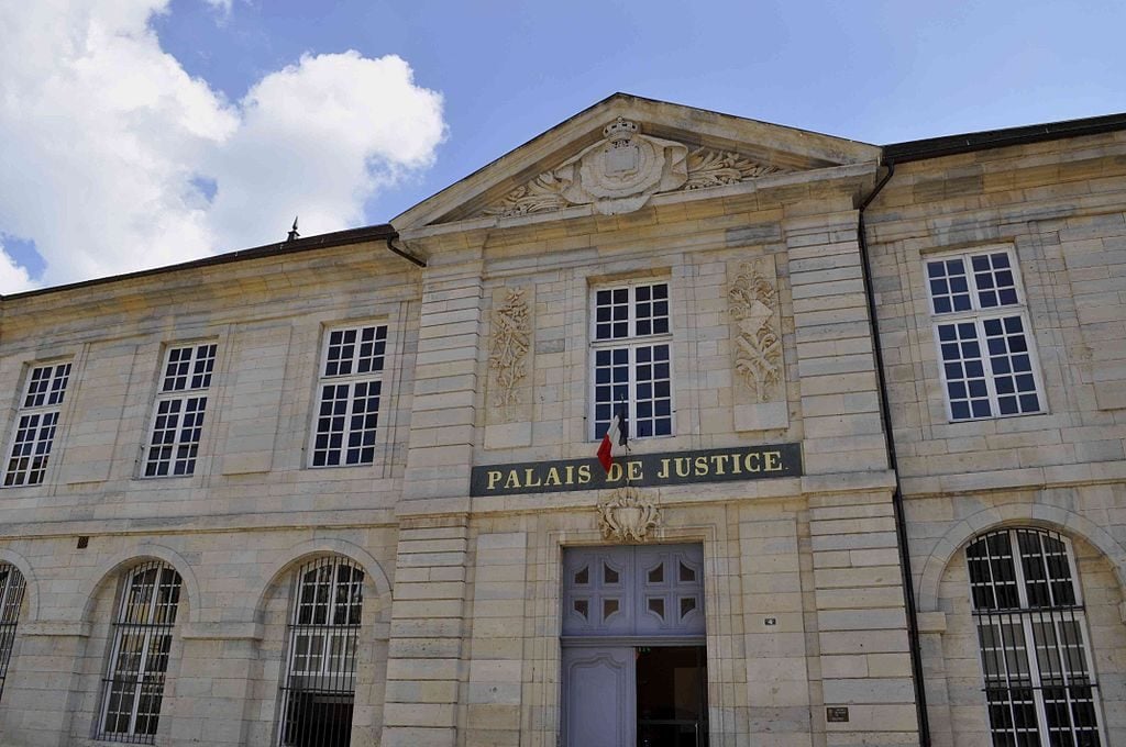 Haute-Saône : Condamnée, elle tente de s’immoler par le feu devant le tribunal de Vesoul