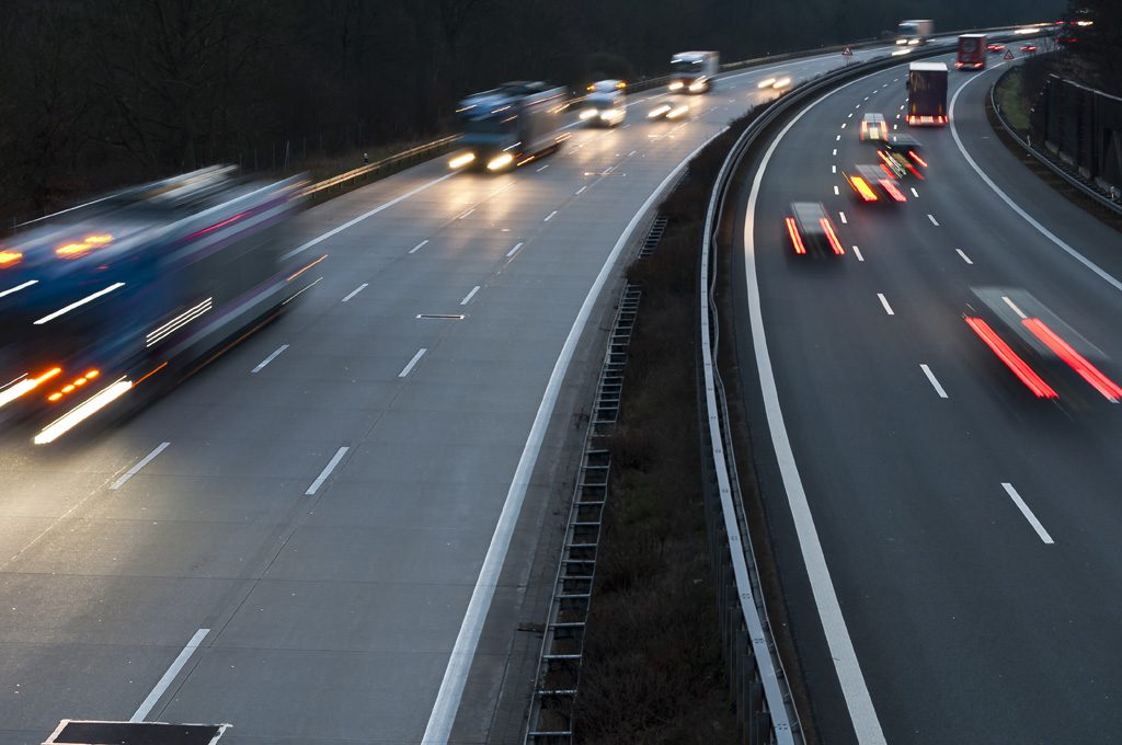 Isère : A contresens sur l'autoroute A41, il descend de sa voiture et meurt percuté par des véhicules