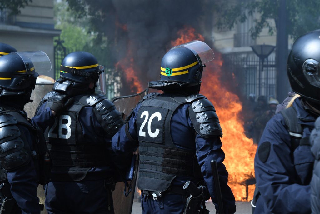 1er-Mai à Paris : Des casseurs ont «attaqué» l'hôpital de la Pitié-Salpêtrière