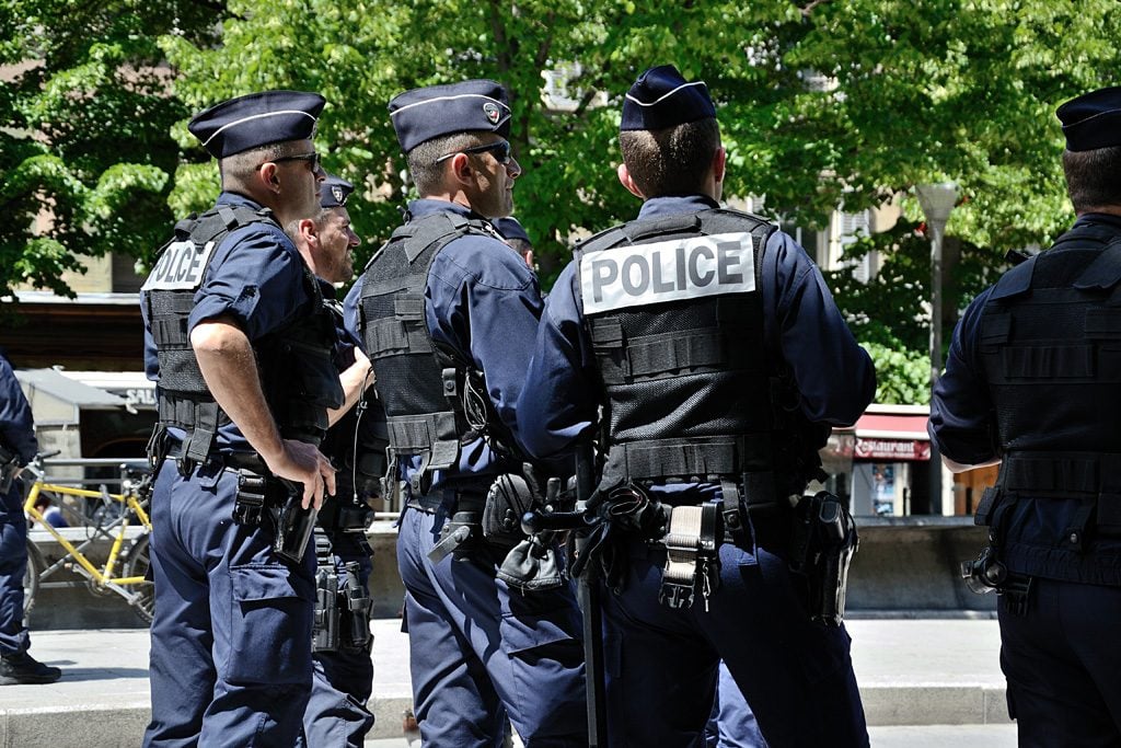 La confiance des Français envers la police progresse et atteint 73%