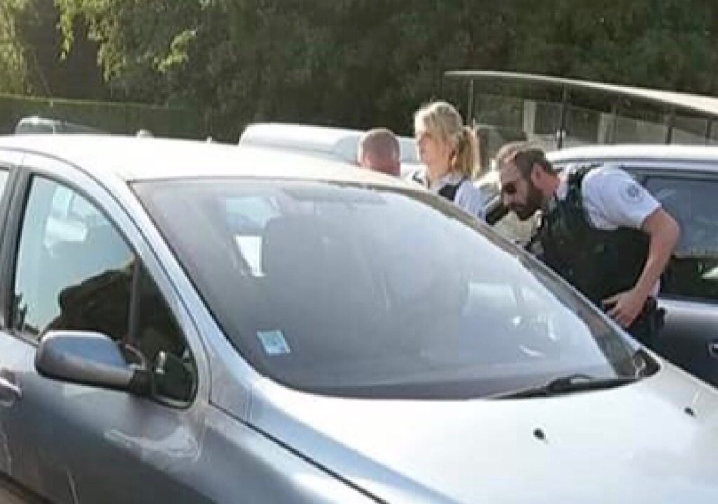 Aisne : Elle laisse son bébé dans la voiture en plein soleil et termine en garde à vue